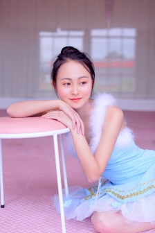 英国航母补给舰起火